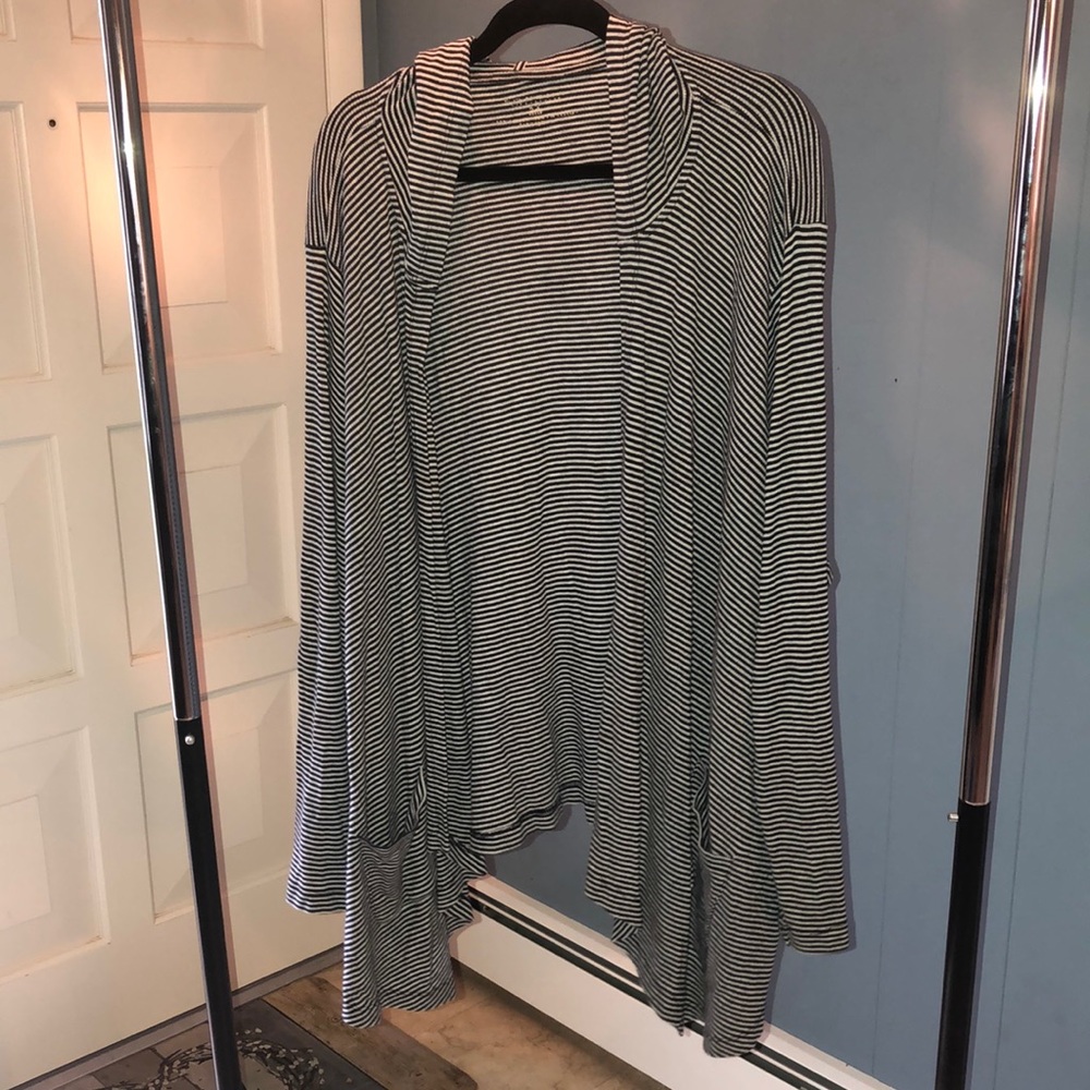 Comfy Black/White open front Sweatshirt